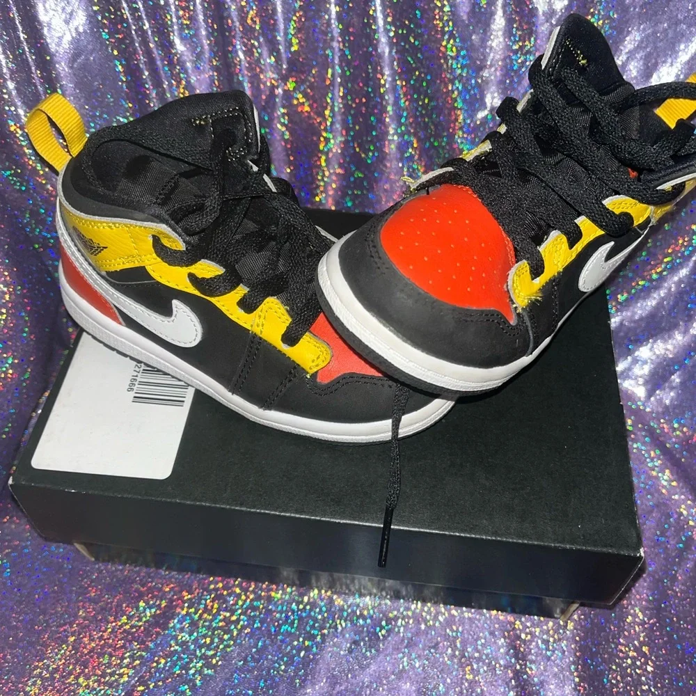 Nike Air Jordan 1 Mid Shoes